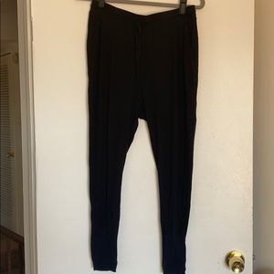 Stretchy skinny pants, low cut seam.